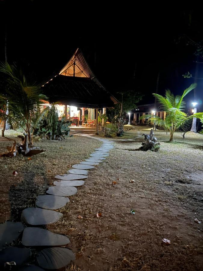 The Papalagi Resort Gili Gede Luaran gambar