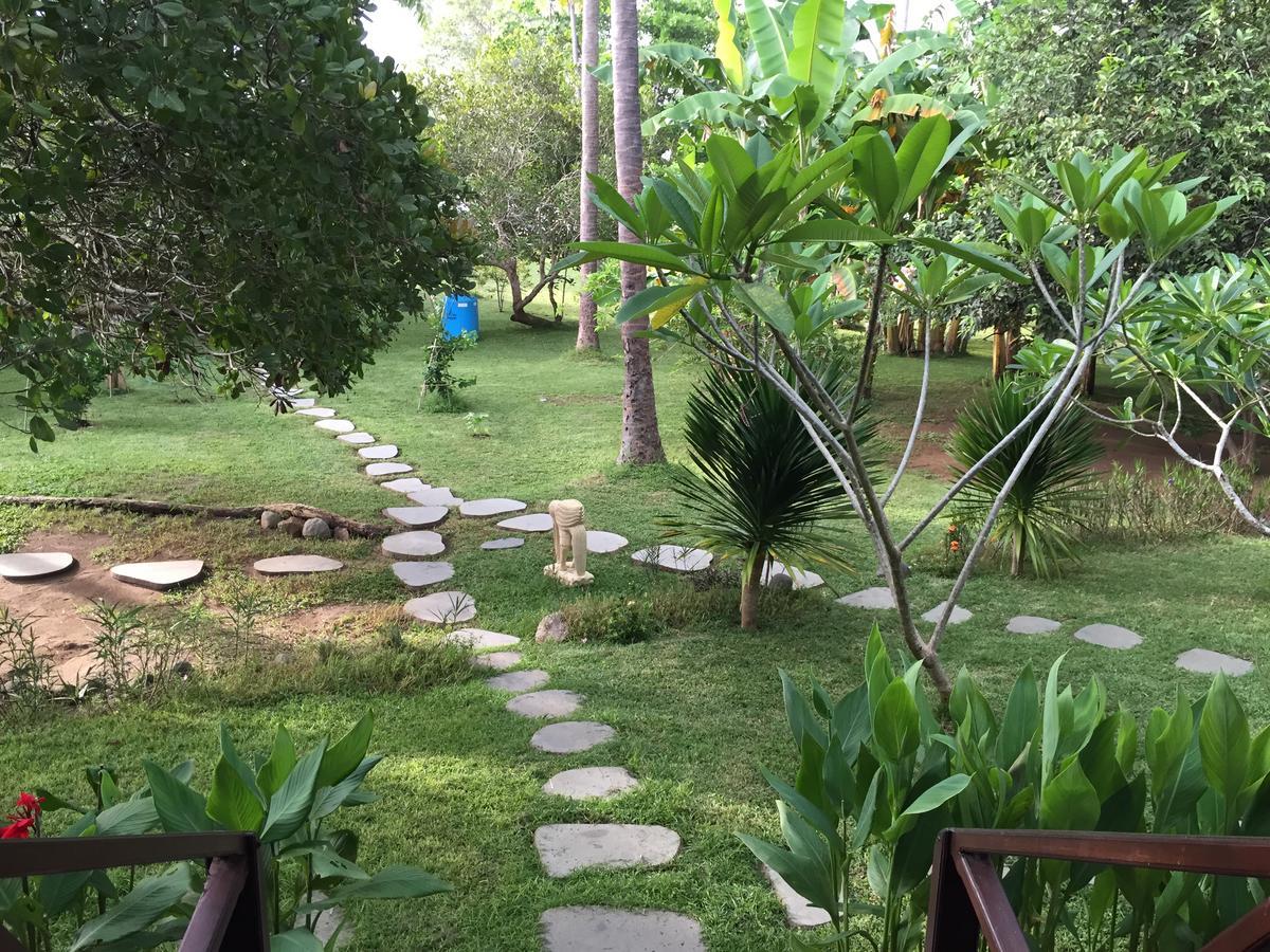 The Papalagi Resort Gili Gede Luaran gambar