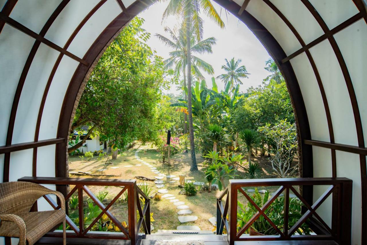 The Papalagi Resort Gili Gede Luaran gambar